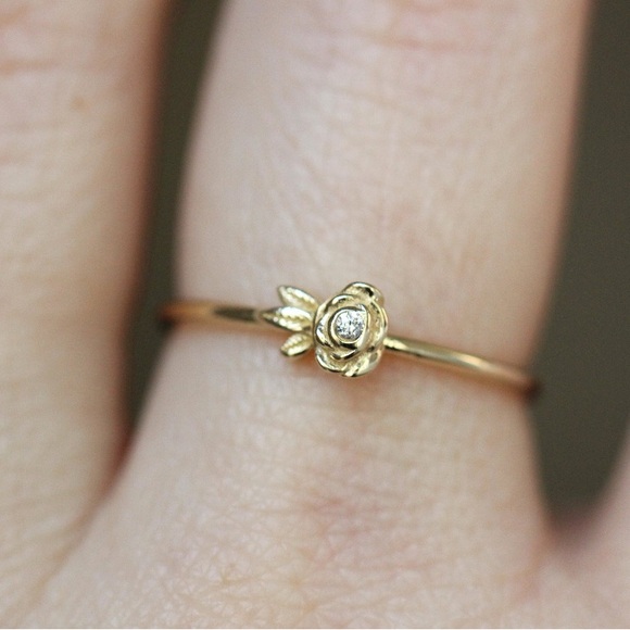 14k real solid gold flower ring with diamond Size 6.75